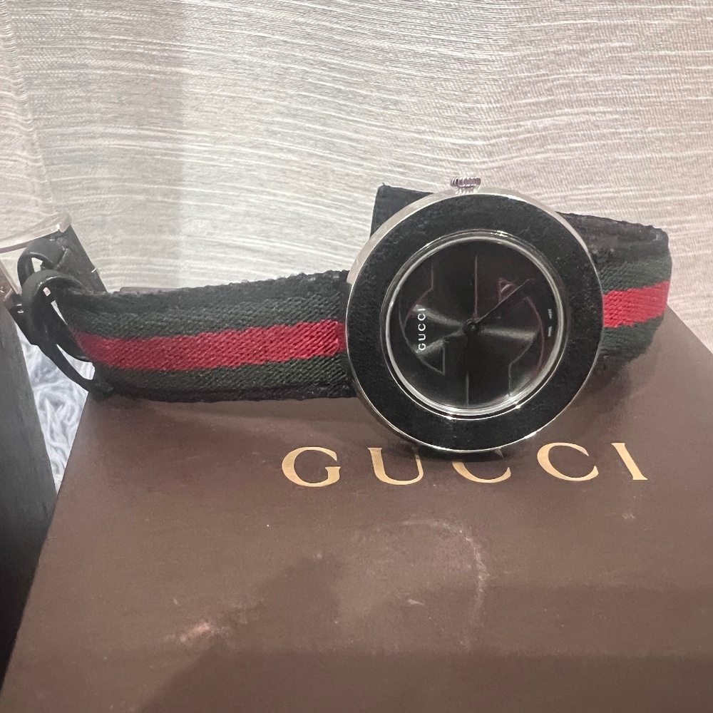Gucci women’s watch. Red & Green strap.